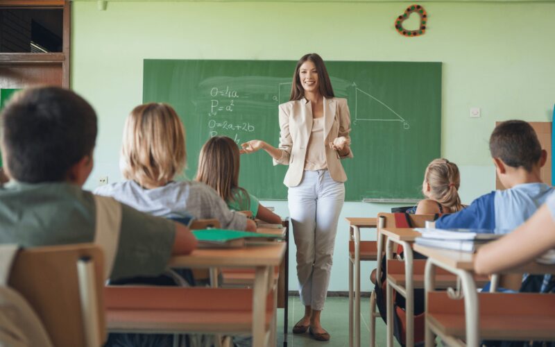De ce își pierd profesorii autoritatea la școală. „În fața elevilor nu trebuie să fii slab niciodată“