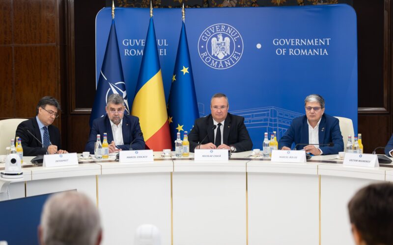 Ciucă, întâlnire cu comisarul UE pentru buget și administrație. Discuții despre pregătirea revizuirii Cadrului Financiar Multianual al UE