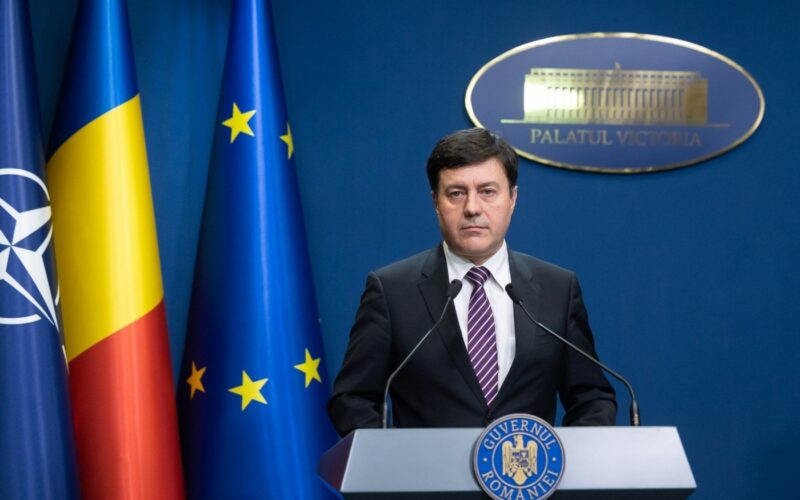 Ministrul Economiei: Soţia mea nu face grevă pentru salariu, ci pentru că în educaţie avem nevoie de o transformare