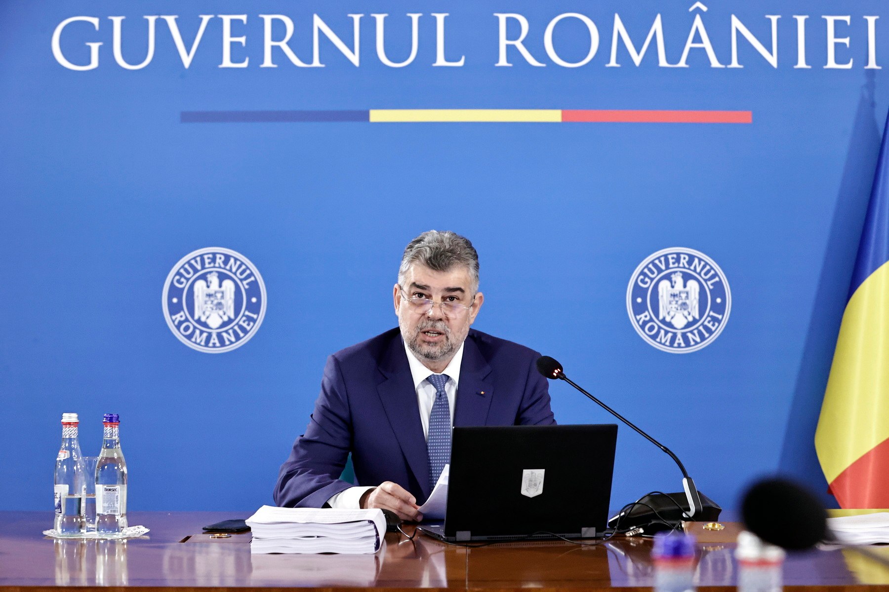 Ciolacu: Renunţarea la vize şi programul Visa Waiver vor deveni realitate din anul 2025 / Tensiuni între premier și ambasadorul Muraru