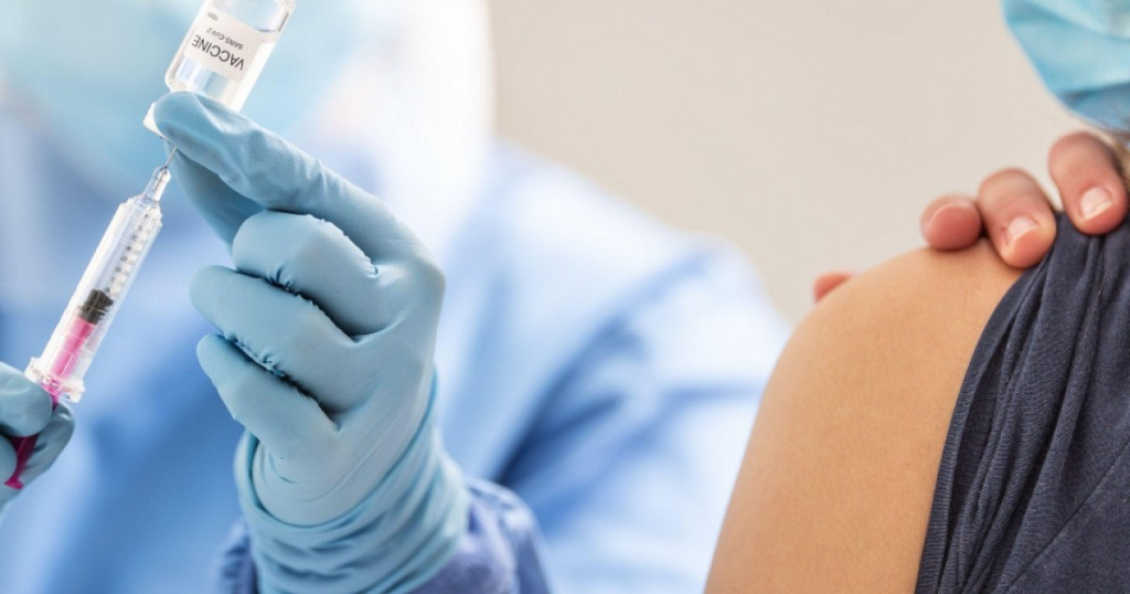 Cum se administrează noul vaccin împotriva melanomului și ce alte tipuri de cancer ar putea trata