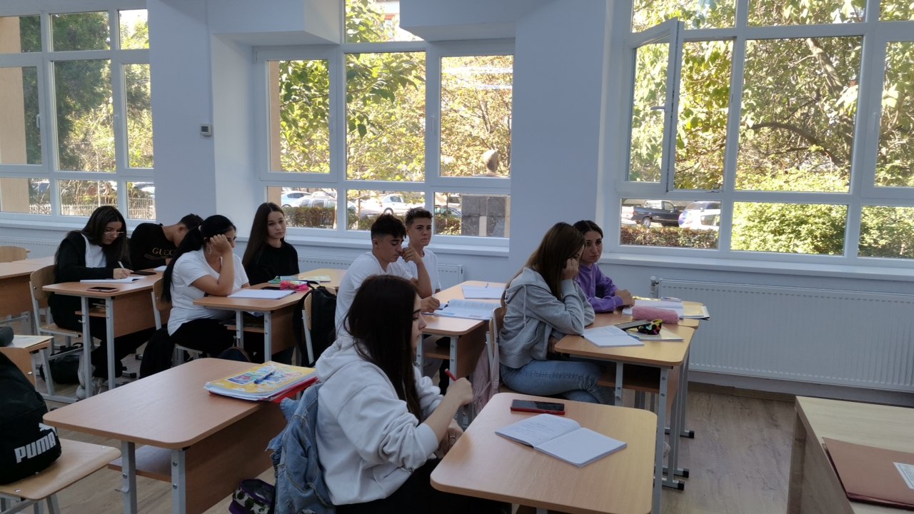 Schimbare majoră pentru elevi. Noile modele de testări care se vor aplica după vacanță au fost puse în dezbatere publică