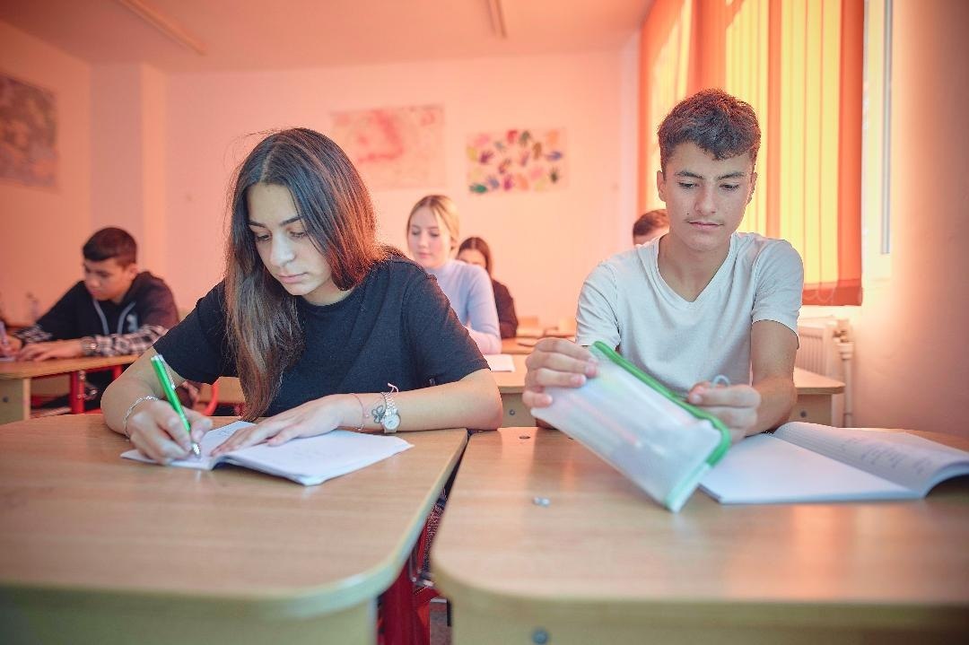 Scăderea mediilor de admitere la liceu, un pas spre normalitate într-un sistem aflat în „cădere liberă”