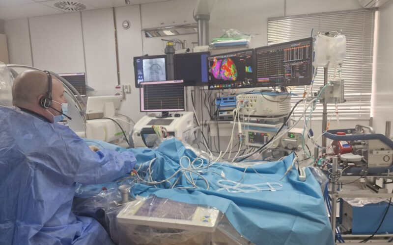 „Furtuna electrică” care a salvat viața unui pacient cu infarct miocardic acut. Procedură a fost folosită în premieră în România