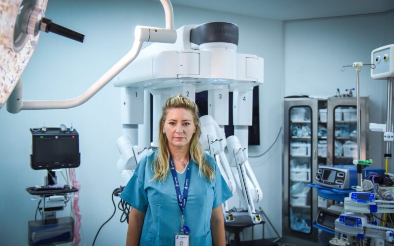 INTERVIU Dr. Eliza Gangone: „Cu robotul se pot efectua intervenții foarte complexe în orice zonă a corpului uman“