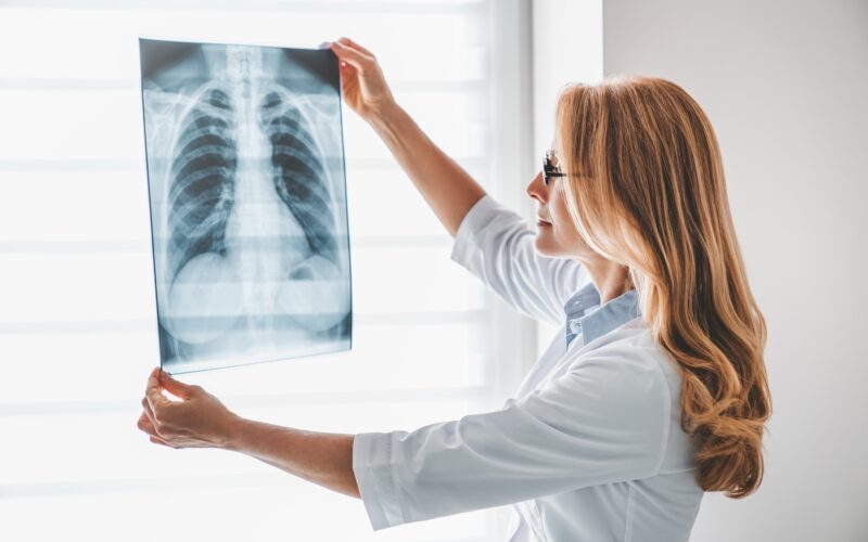 Diferența dintre ecografie și radiografie. Pentru ce diagnostice sunt folosite cele două investigații?