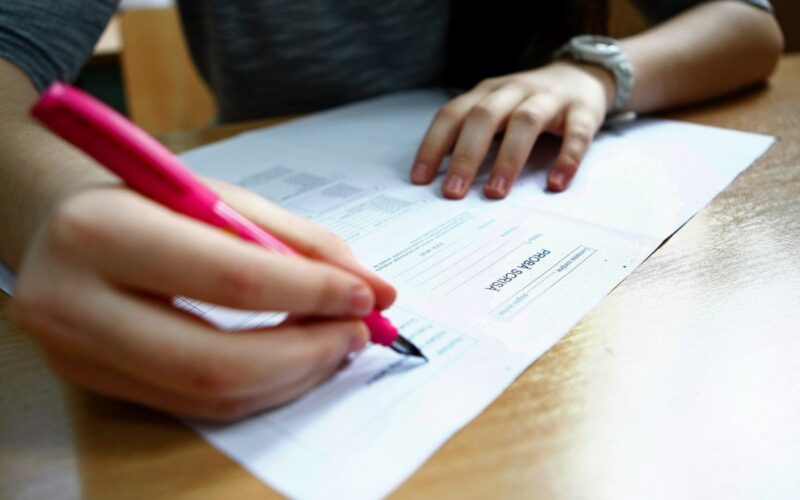 Simulare Bacalaureat 2026. Elevii, provocați să se încadreze în timp cu rezolvarea exercițiilor la Matematică