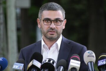 Fostul ministru al Muncii, Florin Manole, ironie la adresa lui Siegfried Mureşan în negocierile pe legea salarizării: „L-am invitat, sigur nu e pe plajă”. Răspunsul liberalului