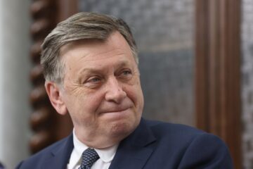 Crin Antonescu rupe tăcerea privind posibila implicare a liberalilor în trucajul pozelor cu Nicușor Dan, Ponta și Coldea