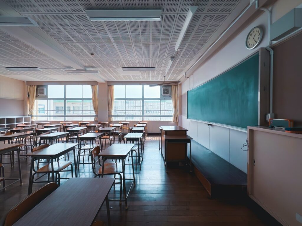 Profesorii iau în calcul să nu înceapă anul școlar. Condițiile dascălilor, privitor la Legea salarizării: „Nu putem accepta o astfel de grilă”