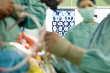 „Medicul rezident nu este salahor”. Ministrul Sănătății anunță plata obligatorie a gărzilor în afara programului