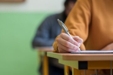 Greșeala din baremul de la Logică, modificată de Ministerul Educației după reclamațiile părinților și profesorilor: „Nu e din cauza căldurii”