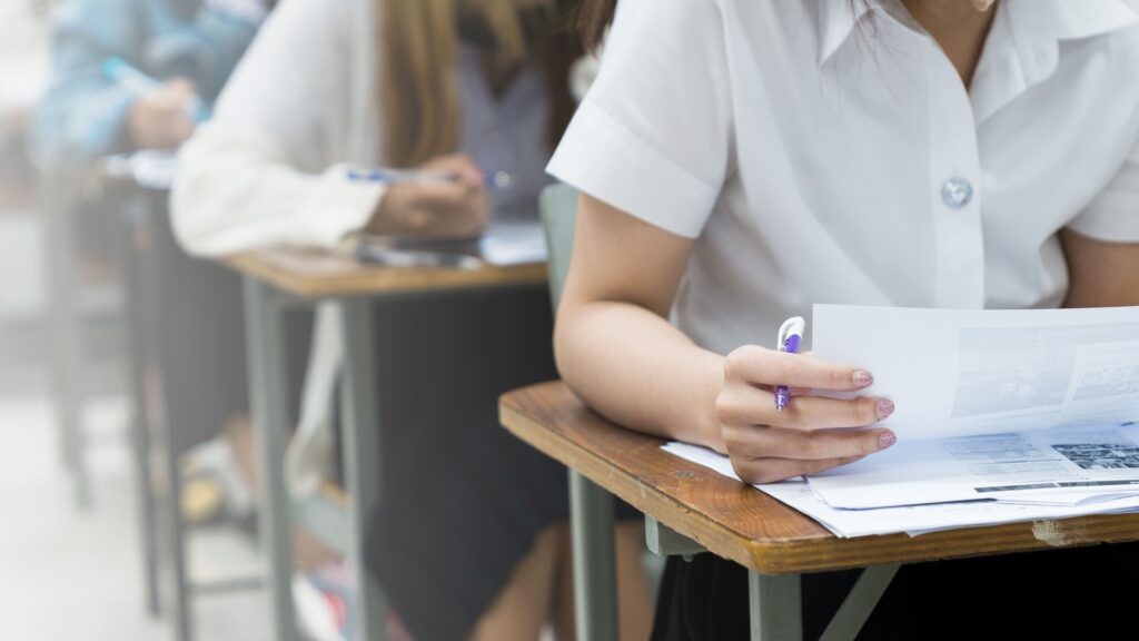 Evaluările Naționale 2026: Tot ce trebuie să știe părinții despre testările de la clasele a II-a, a IV-a și a VI-a. Calendarul complet și noile reguli