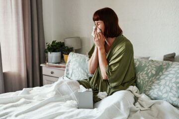 Peste 80.000 de cazuri de infecții respiratorii într-o săptămână. Au apărut și primele cazuri de gripă. Avertismentul medicilor pentru acest sezon