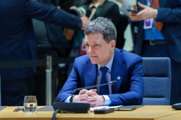 Nicușor Dan, reacție la decizia UE de a începe negocierile de aderare cu Moldova și Ucraina: „O zi de referință. România va continua să le stea alături cu expertiză și sprijin”