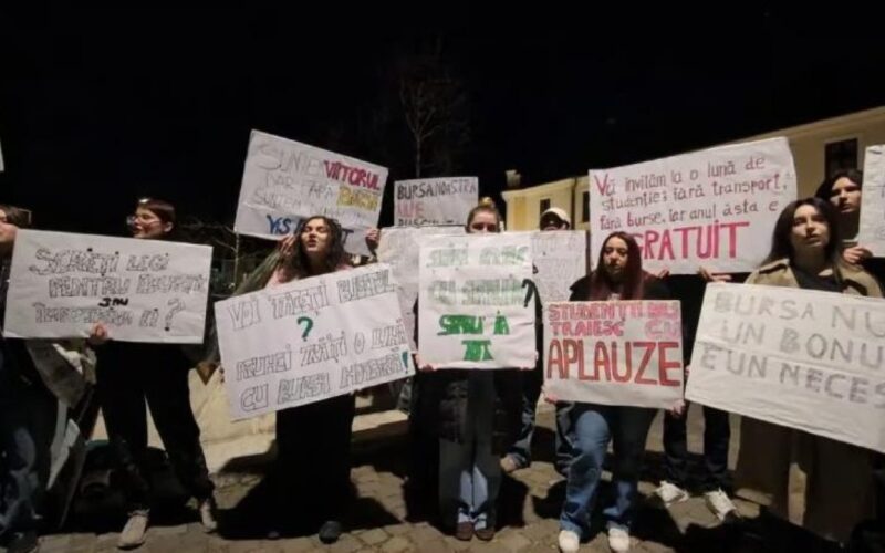 Studenţii au protestat, sâmbătă, în Piaţa Victoriei şi marile centre universitate din ţară. „Scrieți legi pentru Educație, sau împotriva ei?”