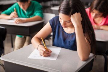 Ultimatumul pe care profesorii îl transmit Guvernului pentru a nu boicota examenele. Deși viitorul lor este incert, elevii sunt solidari