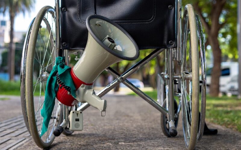 Protest în Piața Victoriei: Persoanele cu dizabilități cer anularea criteriilor „abuzive” de încadrare