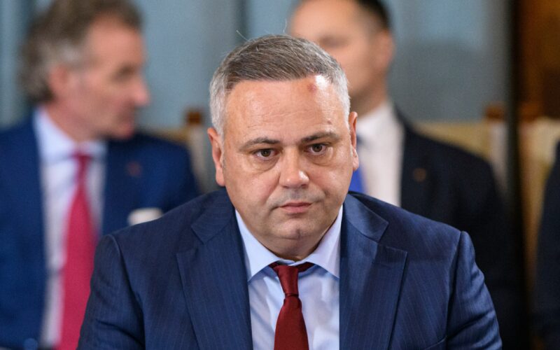 „Nu pot fi intimidat”. Ministrul Agriculturii acuză presiuni din retail pentru a bloca producătorii români la raft