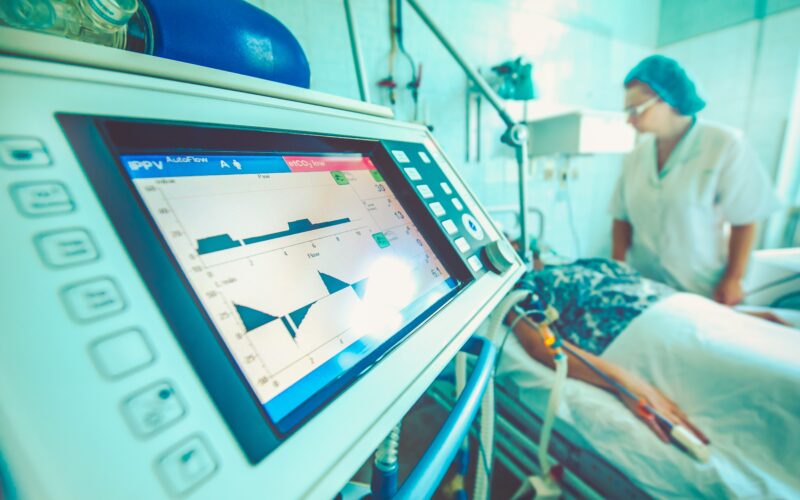 De ce ajung pacienții cu COVID-19 la ATI și în 2026? Explicațiile doctoriței Elena Copaciu