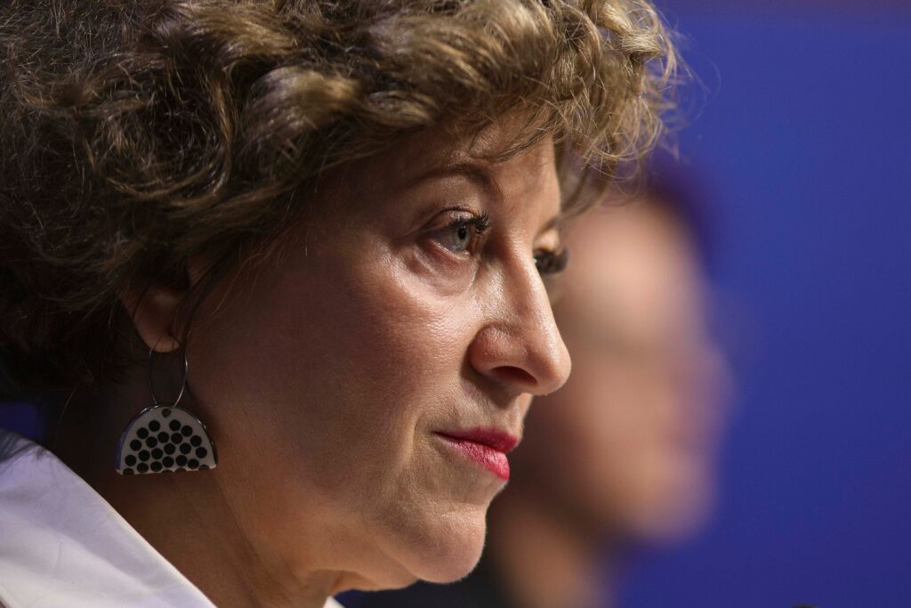 „Nimeni nu vinde nimic”. Oana Gheorghiu respinge acuzațiile că statul ar scoate la vânzare companii strategice: „Tot timpul, PSD a știut tot ce discutăm”