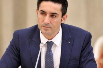 PSD a pus tunurile pe Ilie Bolojan. Claudiu Manda: „Se agață de putere ca să vândă companiile de stat”