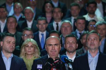 Îşi poate permite PNL să-l sacrifice pe Ilie Bolojan? Analist: „Dacă ar dansa cum le cântă pesediștii, ar fi o sinucidere politică”