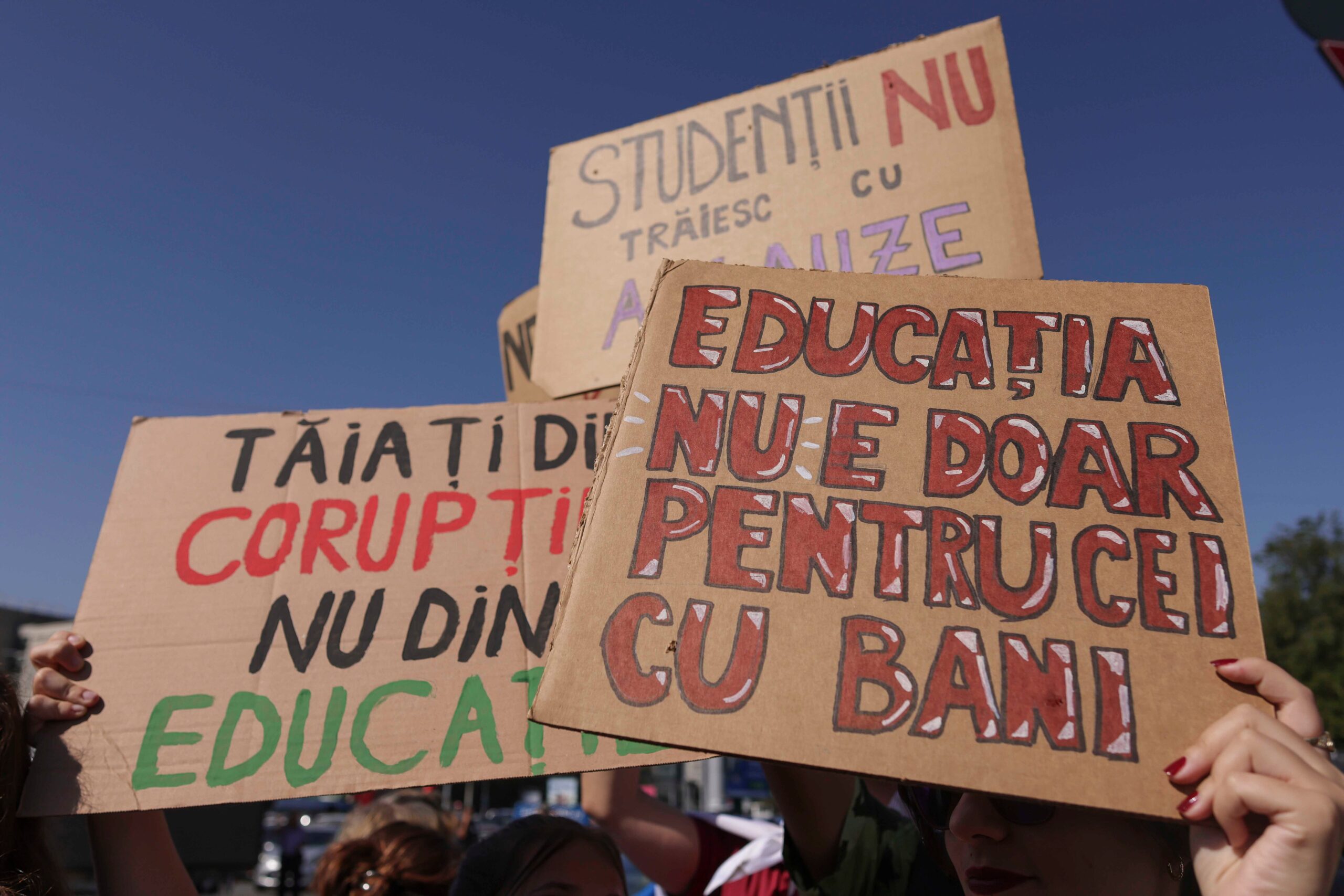 Scandal nou în Ministerul Educației din cauza unei circulare care taie cheltuielile de personal. Sindicatele anunță proteste