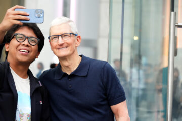 Schimbarea în conducerea Apple. Tim Cook se retrage din funcția de CEO în septembrie