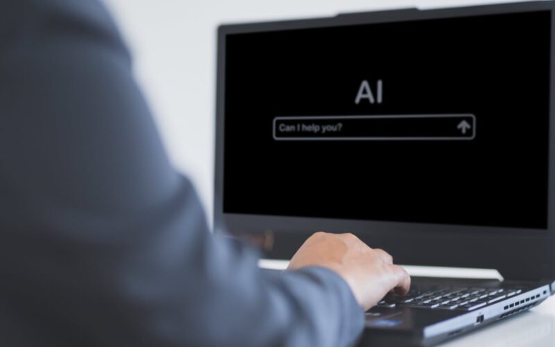 Ce a pățit un bărbat care a scris un mesaj unui chatbot ca să testeze dacă inteligența artificială îl spionează