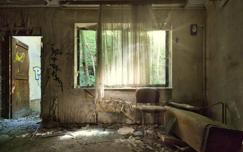 Istoria agitată a unui conac englezesc. A aparținut unui rege, acum este abandonat