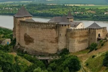 O parte din zidul unei cetăți care a aparținut lui Ștefan cel Mare s-a prăbușit