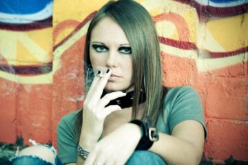 Toți tinerii sub 18 ani primesc interdicție pe viață la cumpărarea de țigări