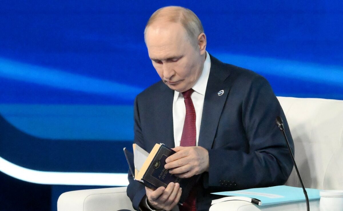 Kremlinul ia act de criticile apărute după ce un blogger l-a avertizat pe Putin că rușii „strâmtorați” ar putea să se revolte