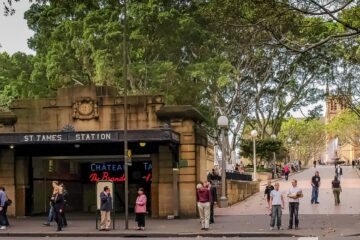 A stat acolo zile întregi, iar nimeni nu a observat că un om a murit. Povestea care a șocat Sydney