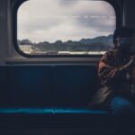 Ce spun psihologii despre oamenii care preferă singurătatea în locul unei vieți sociale intense