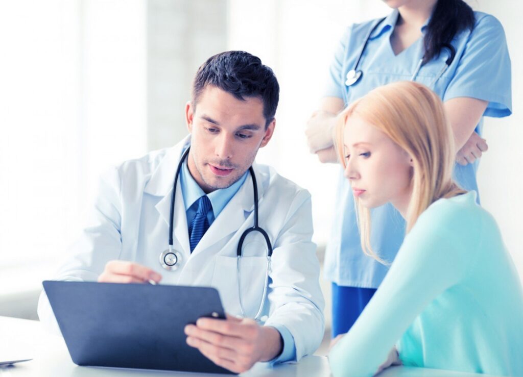 Medicii din spitale, interesați de un al doilea contract cu CAS. Casele județene au demarat contractarea pentru furnizori noi