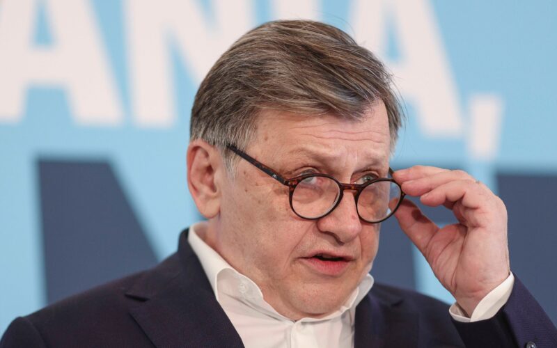 Crin Antonescu acuză presiuni politice din partea taberei lui Bolojan: „Vor să pună o presiune maximă asupra lui Nicușor Dan”