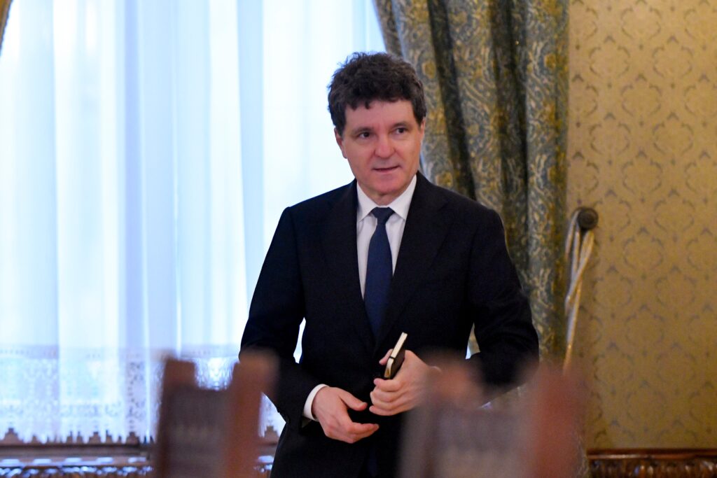 Nicușor Dan cheamă luni la consultări toate partidele parlamentare, pentru desemnarea noului premier