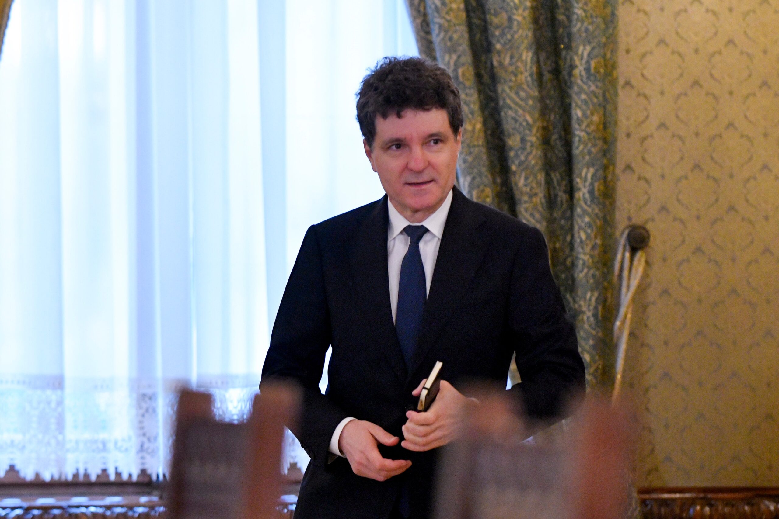 Nicușor Dan cheamă luni la consultări toate partidele parlamentare, pentru desemnarea noului premier