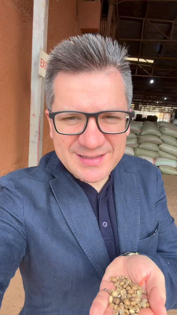„Nu se jenează să invoce numele lui Hristos”. Mihail Neamțu explică de ce a mers la învestirea dictatorului din Uganda