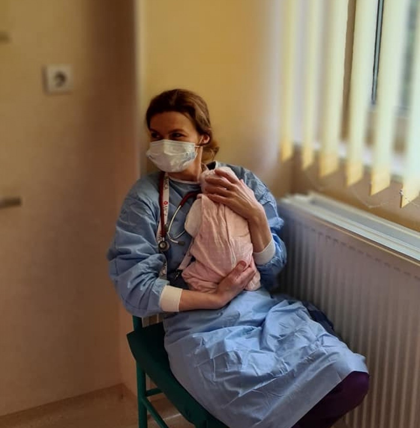 „Prima respirație este cel mai greu lucru din viață”. Medicul neonatolog care dezvăluie de ce 10% dintre noi nu am fi existat fără această știință
