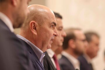 Primele disensiuni în USR. Nu tot partidul vrea cu Bolojan în Opoziție – SURSE