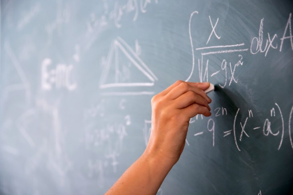 De ce au nevoie copiii și de Matematică și de Literatură pentru a deveni adulți de succes. Explicațiile renumitului matematician Radu Gologan