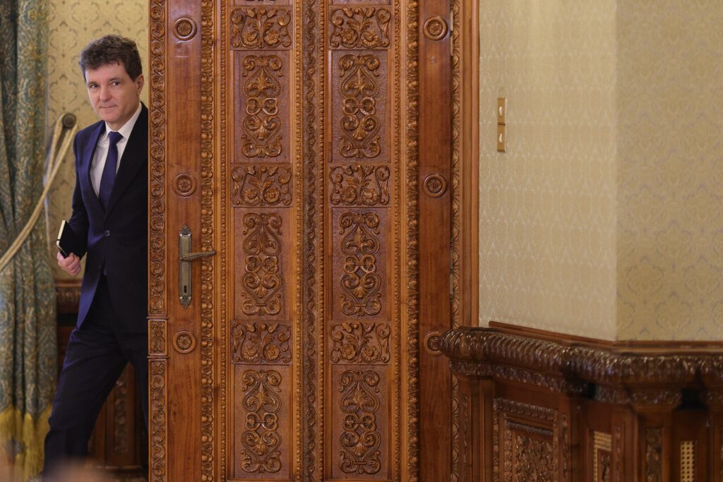 Premierul tehnocrat, soluția de avarie pentru criza politică?