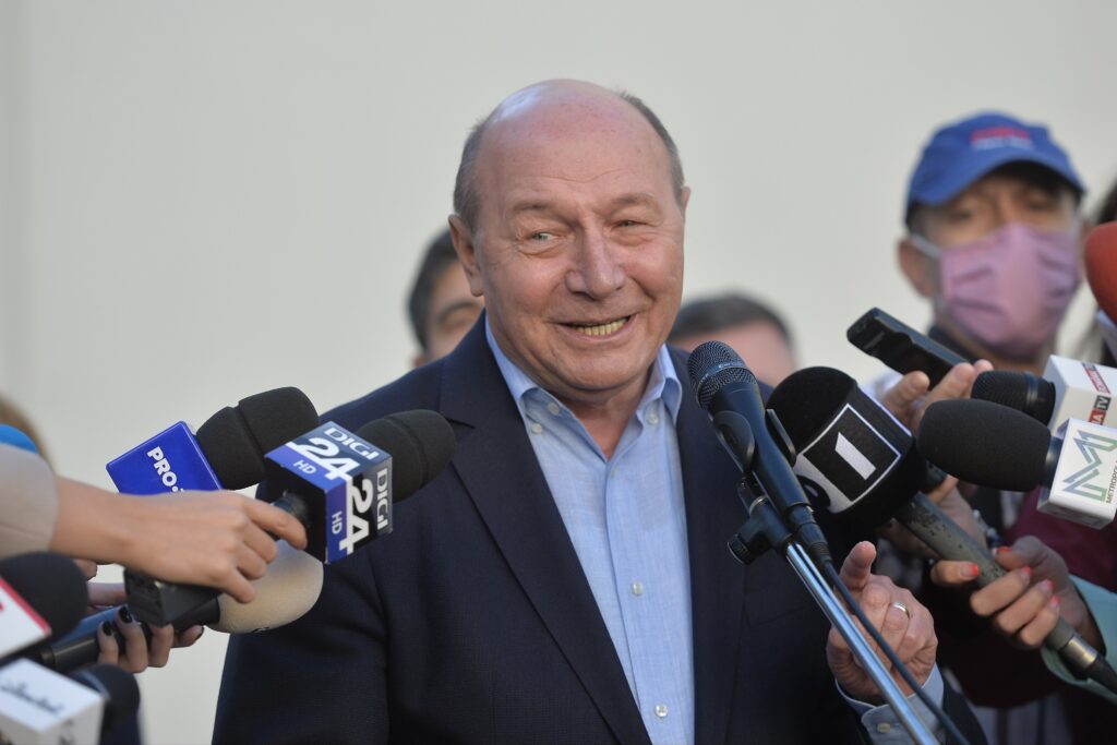 Traian Băsescu acuză jocuri politice periculoase în negocierile pentru formarea Guvernului: „Este doar o capcană”