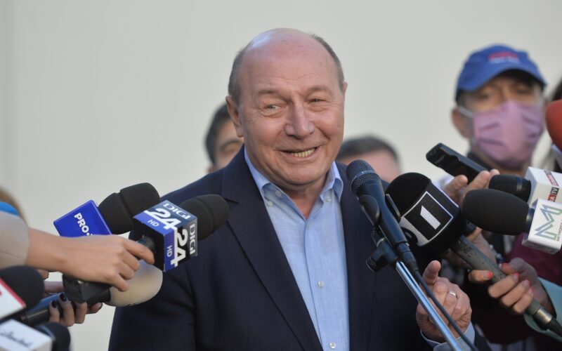 Traian Băsescu acuză jocuri politice periculoase în negocierile pentru formarea Guvernului: „Este doar o capcană”