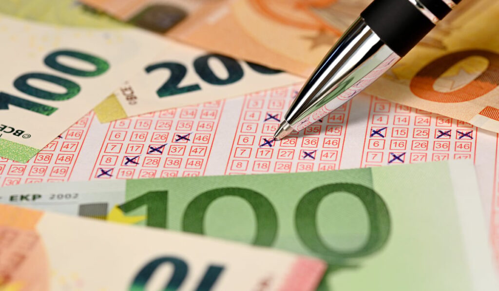 Au câștigat 8.000.000 de euro la loto după doar câteva zile de când erau împreună
