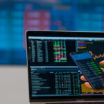 Piețele financiare ating noi maxime istorice în plin război cu Iranul. Ce alimentează optimismul investitorilor