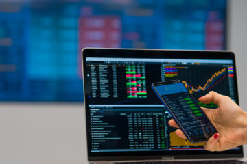 Piețele financiare ating noi maxime istorice în plin război cu Iranul. Ce alimentează optimismul investitorilor